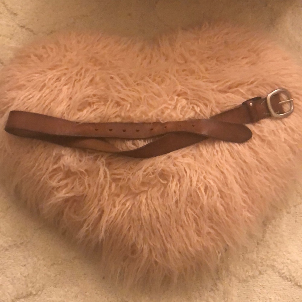 LEATHER BELT with heart-shaped notches